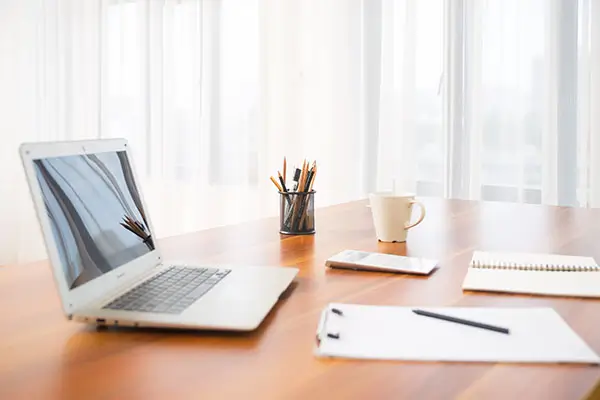 电脑开什么亮度